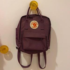 FJALLRAVEN KANKEN MAROON MINI BACKPACK